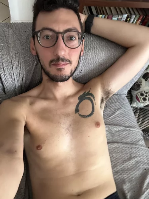 31 chilling on the couch - I love to cuddle :) HMU if you want to chat (but have something to say, pls)