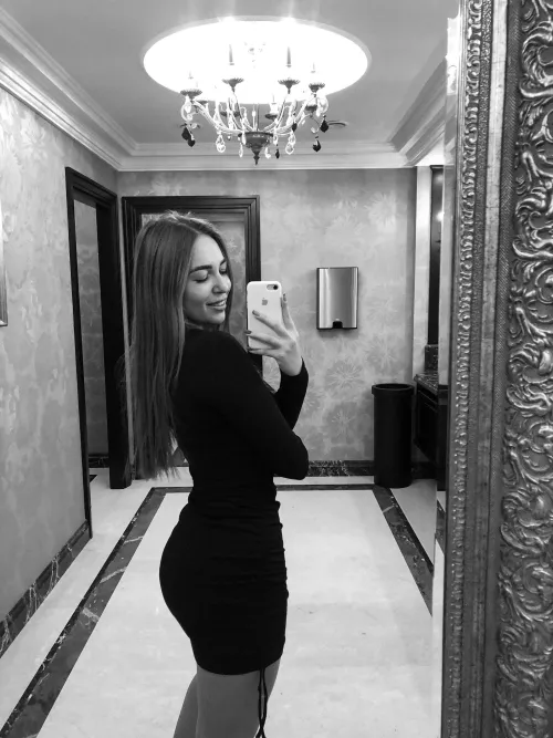 A mirror selfie for you before going out