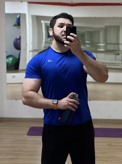 After being fat my whole life I'm finally starting to like my reflection :)