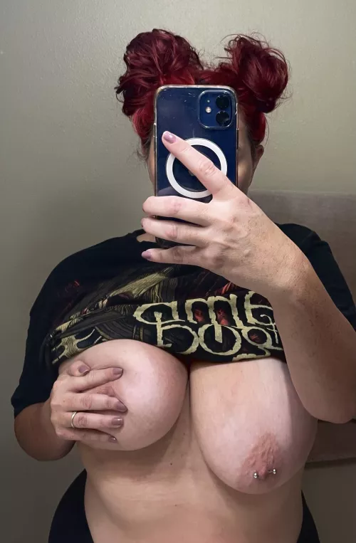 Been in a Trivium kick lately. Maybe I need a new shirt 💋