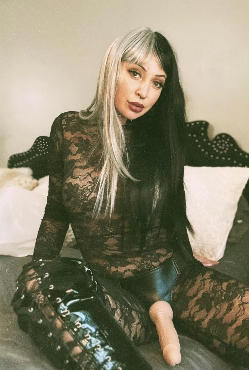 Crawl over here and use your mouth to please me.