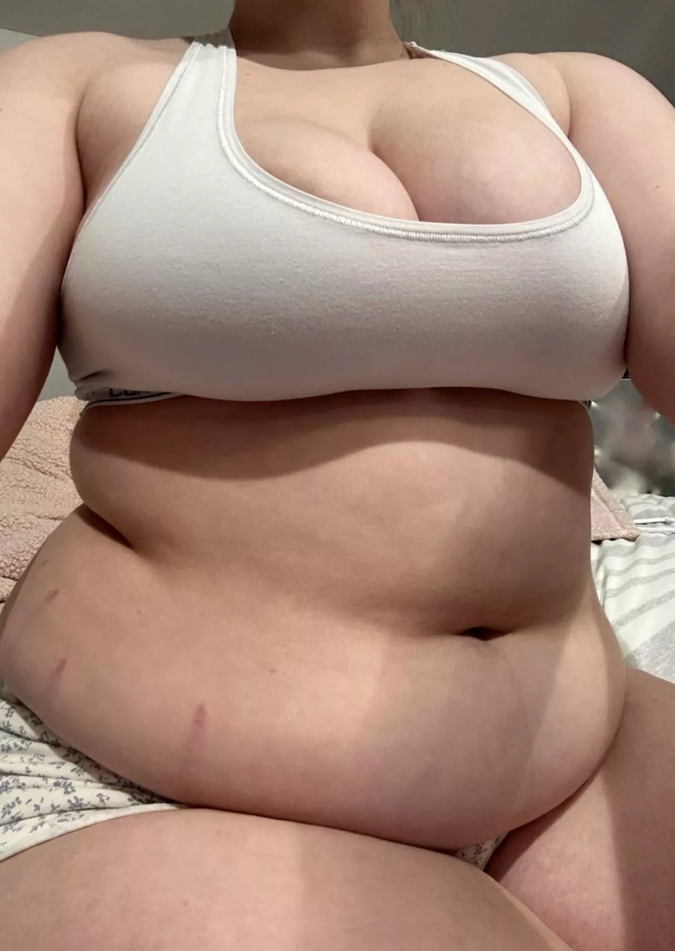 Do you wanna grab my belly? ☺️