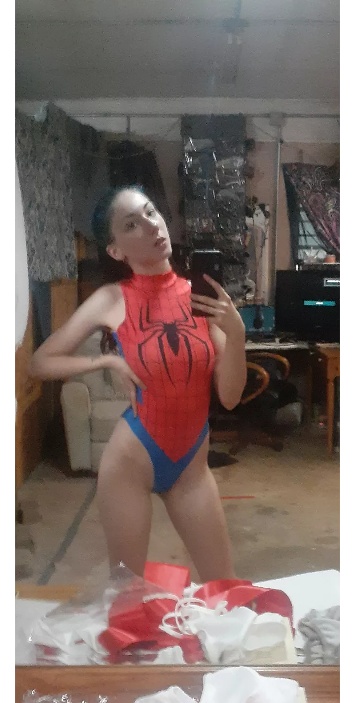 Help me get a Gwen costume? SC: punishedP2