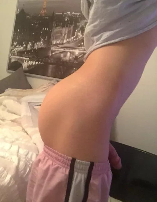 I’m so smooth my shorts keep falling down 😉