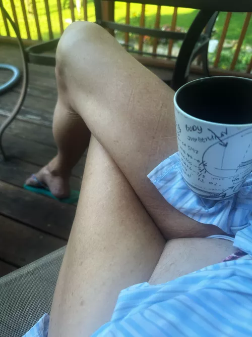 No steam.. no lipstick.. just me having coffee on my deck…Good morning! ☕️