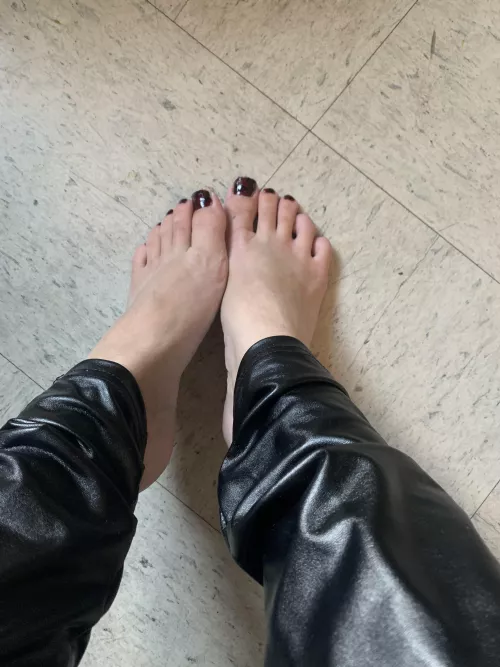 Shiny feet