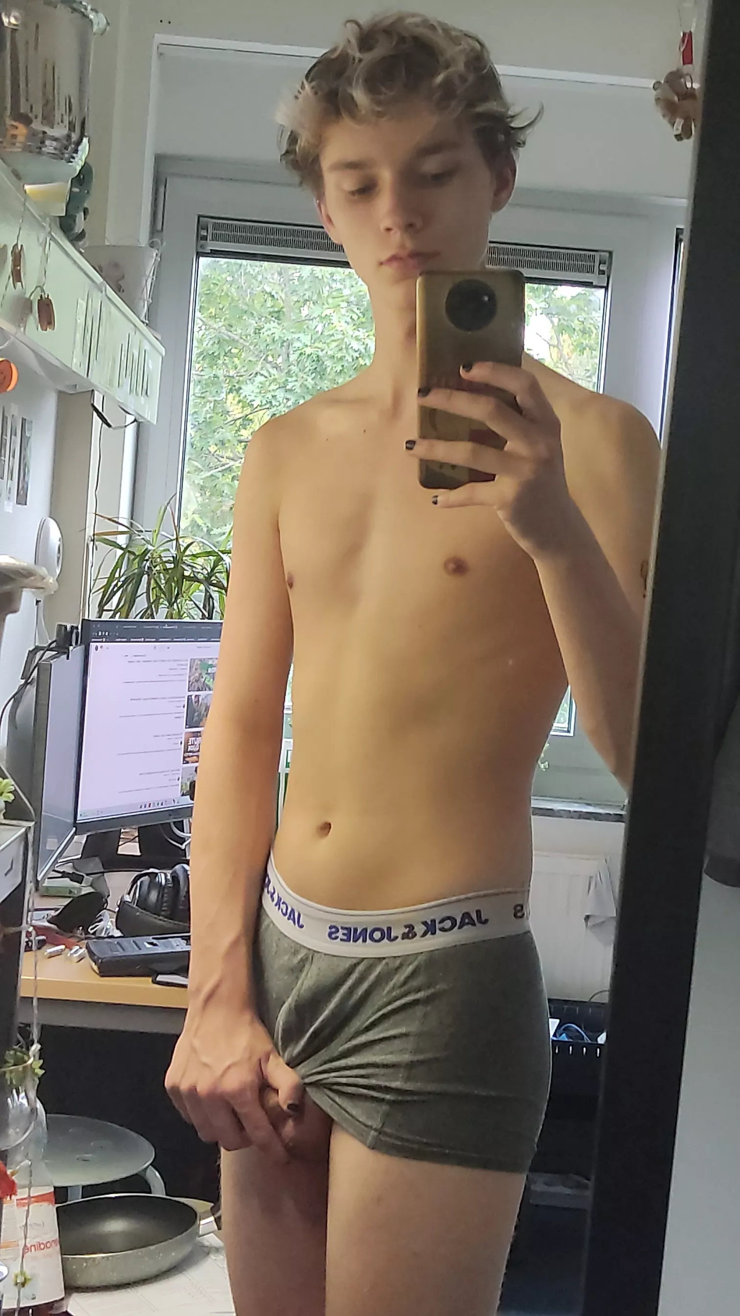 Should i remove my hand or do u prefer being teased? 😏