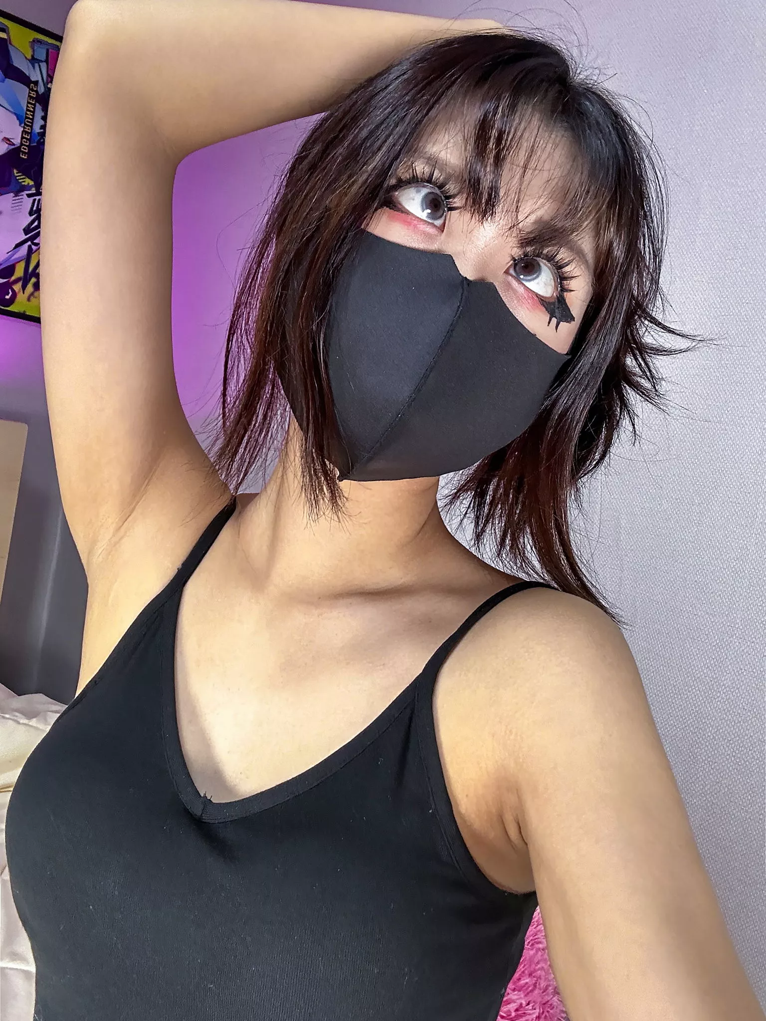 showing off my cute armpit