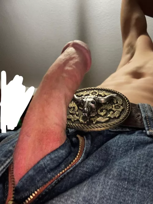 Take off these jeans n suck me 😈