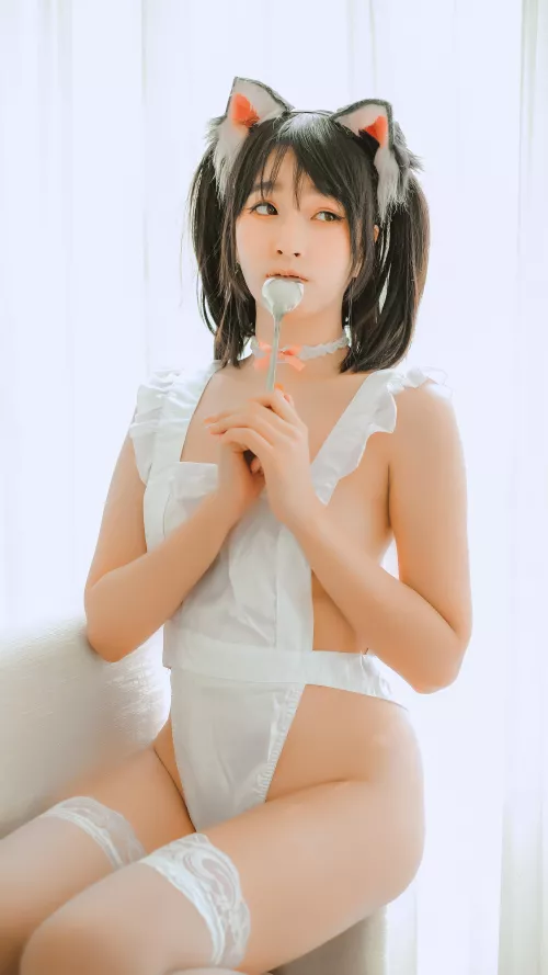 Will you adopt me even if I'm a messy eater? 😿