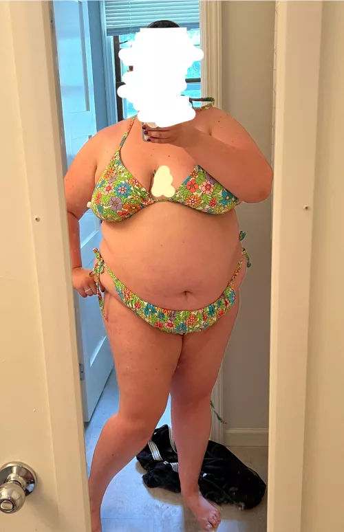 Would you chat up this MILF at the pool?