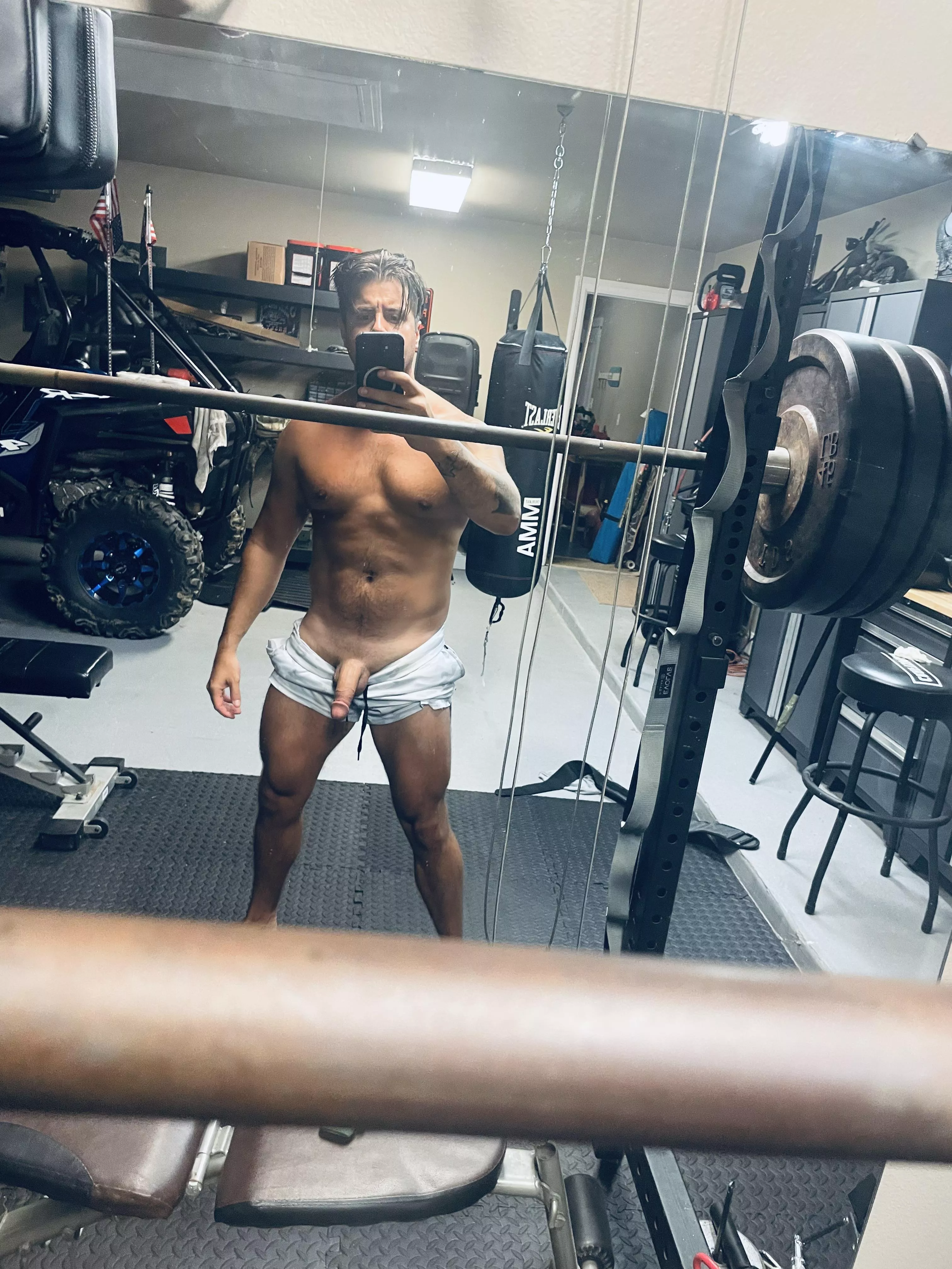 [32] Leg day