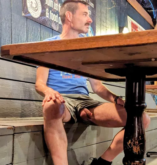 [46]Dad likes to show off at the bar