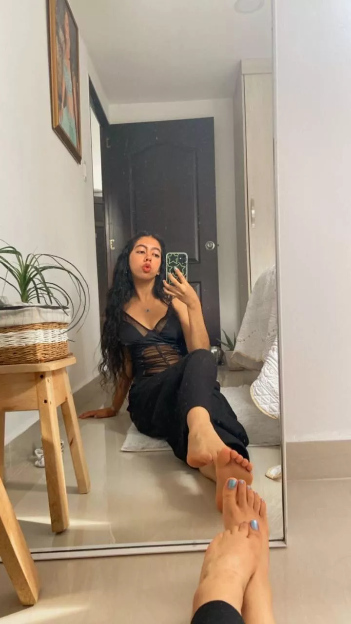 Do you like my cute little feet