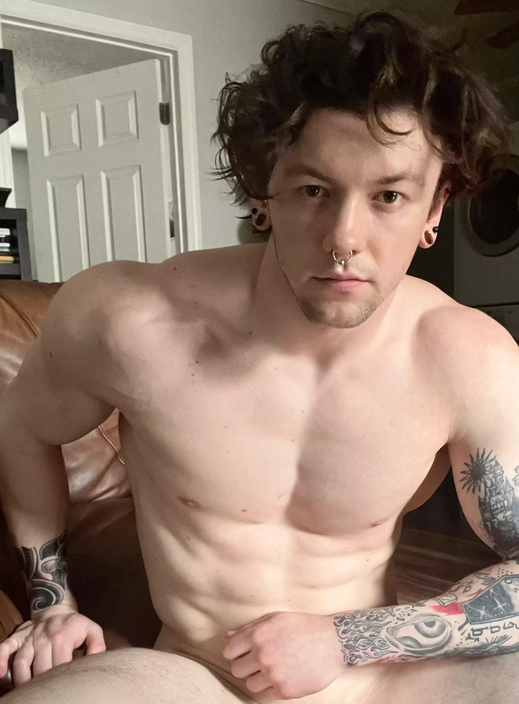 I need someone to service 💦