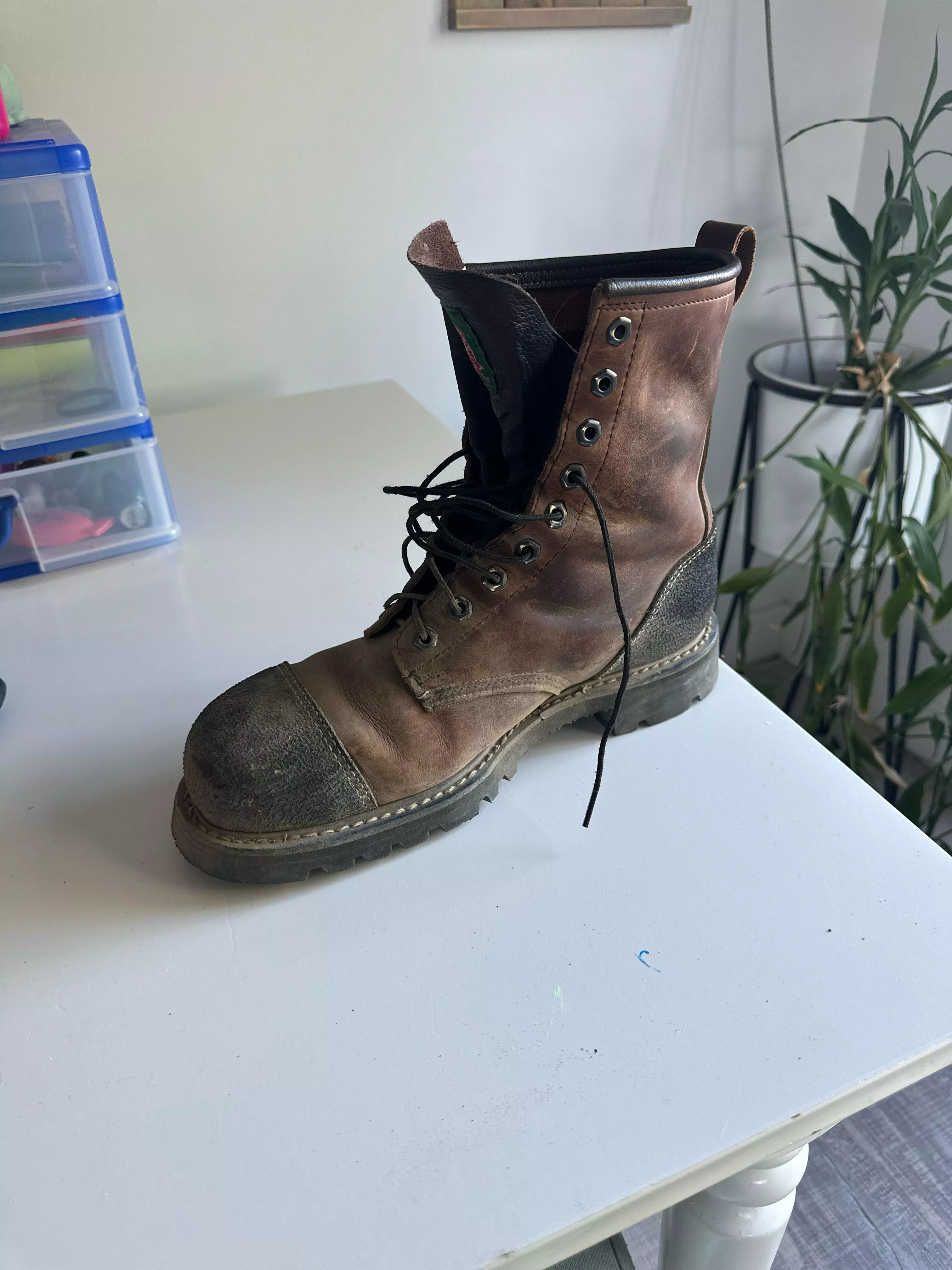 I recently purchased these Canada west steel toed boots and I'm getting blisters on the base of my big toe . I was curious if boot stretchers really help ? I figured 50 work hours would be long enough to break in the leather .