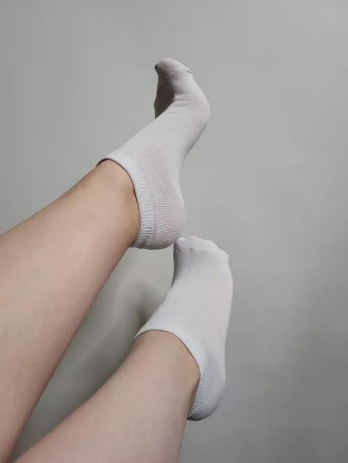 I want my roommate to jerk off on my socks [f]