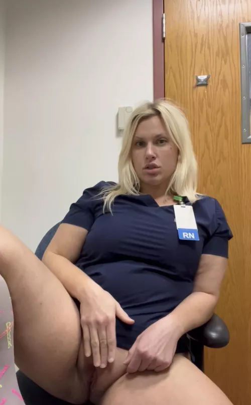 Ill play with my pussy anywhere!