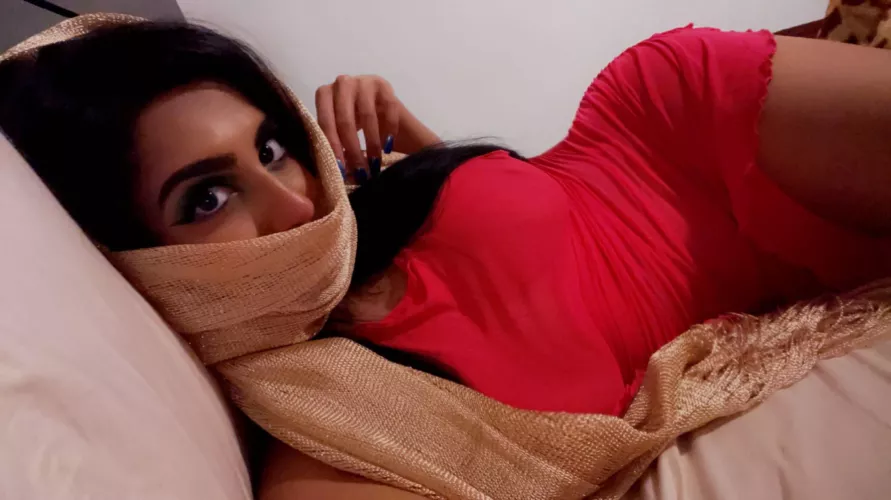 I’m home all alone, do you want to come over ? [f]