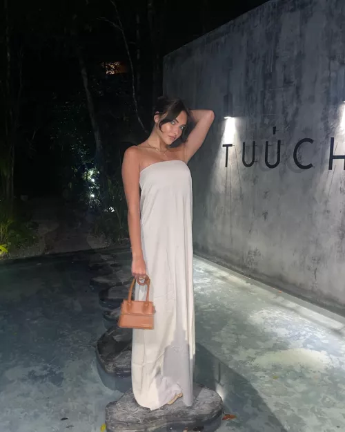 Let me be your hot date