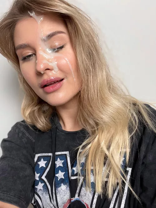 My face is the perfect target for your creamy cum