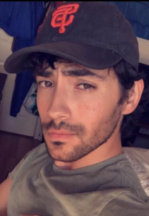 23 Tx vers hairy bi masc dude looking for bros for longterm chats. Hmu Dramire523