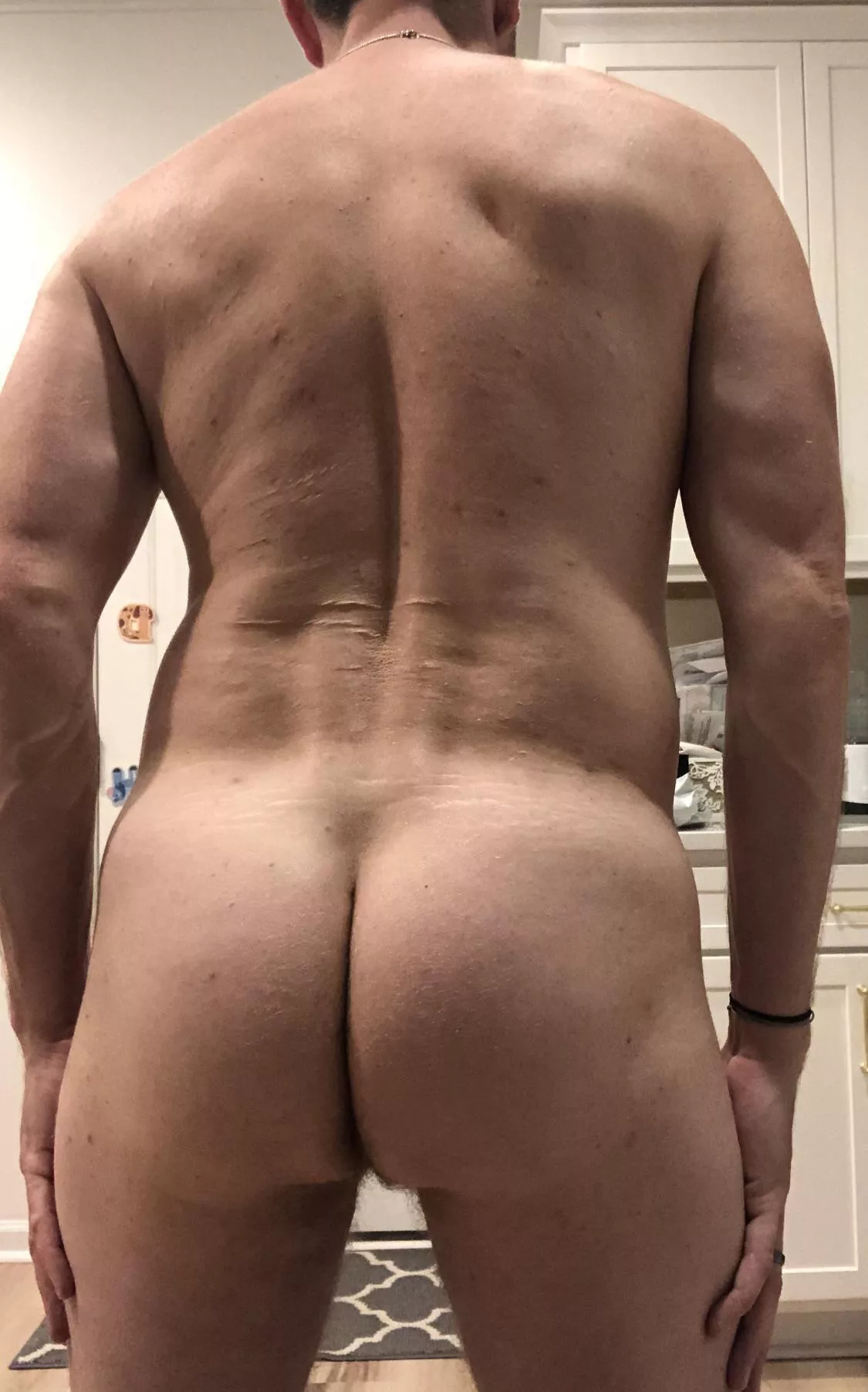 [32] Even as a straight guy, I’ve always felt like my ass is naturally pretty top-tier.