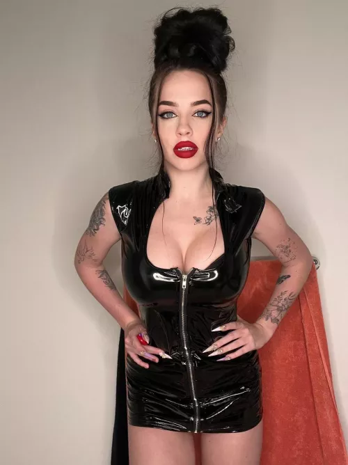 Bow down and be my good boy !