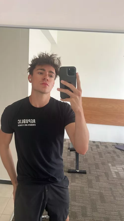 doing a quick workout 🙃🙂