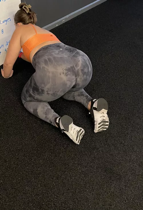 (f) your behind me in the gym what do you do 😏