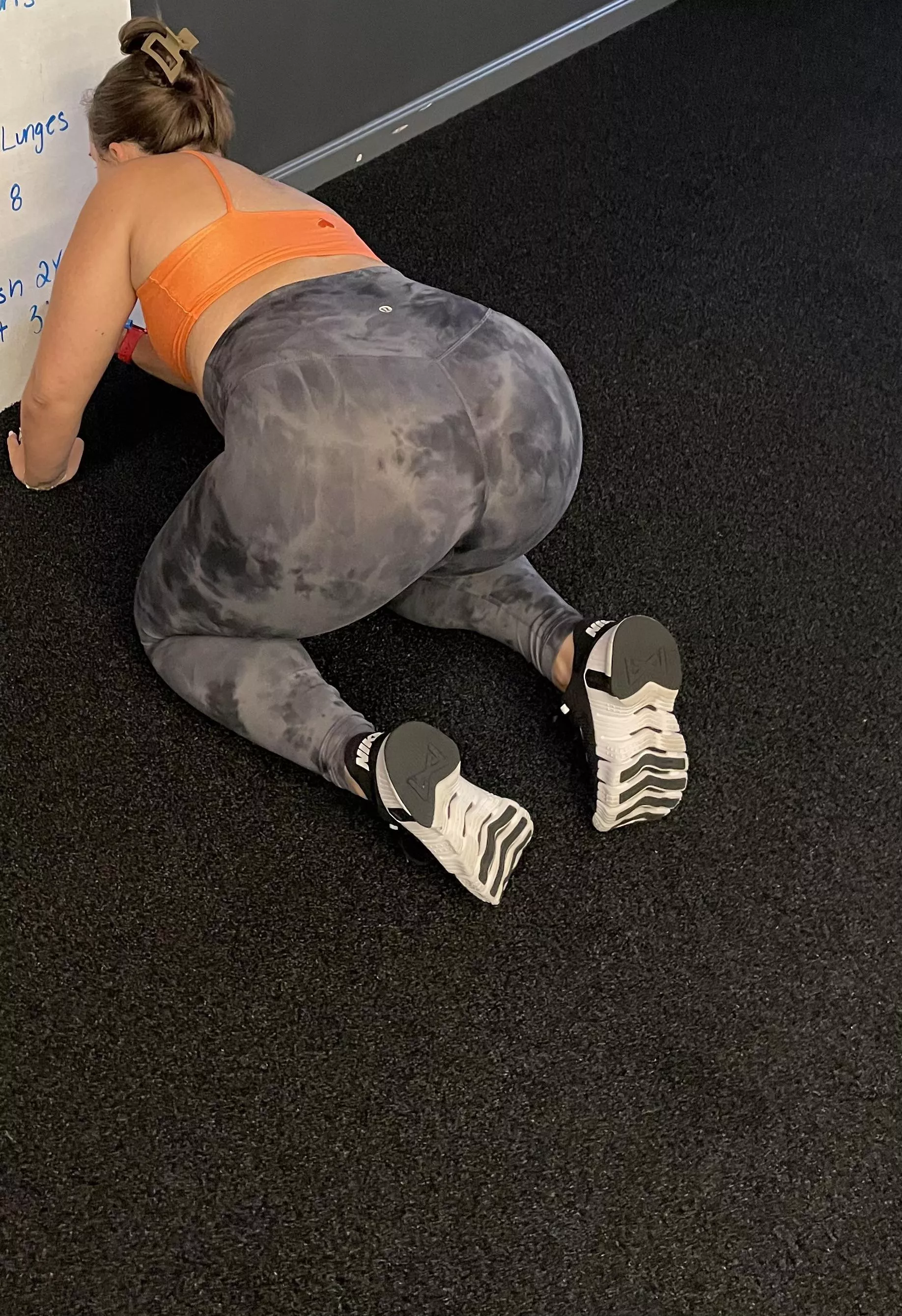 (f) your behind me in the gym what do you do 😏