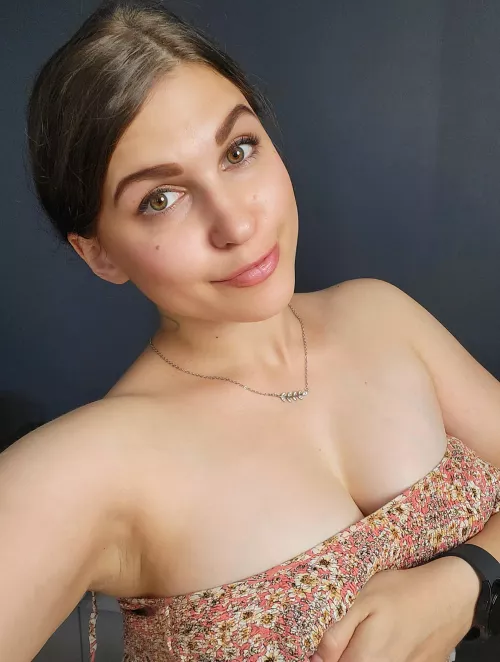 Hey, welcome to my show at @chaturbate [Tiny_hat] 😛