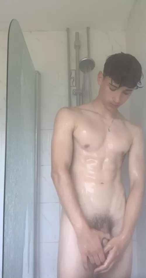 jerkin' it off in the shower 🍆💦