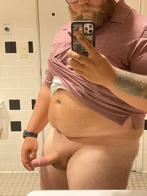 Looking to have someone feed me porn or talk dirty to me till I cum