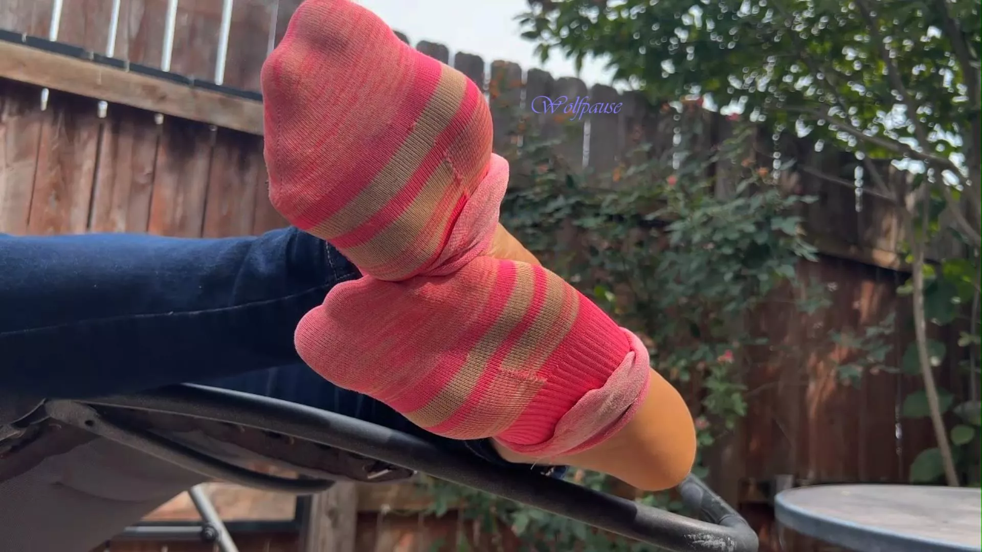 [NB] Sweaty pink socks slipping off after a long while