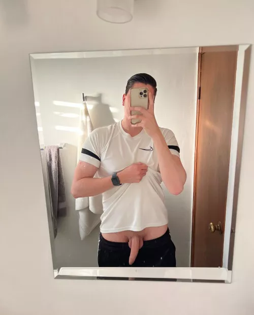 Quick selfie before hitting the gym [M]