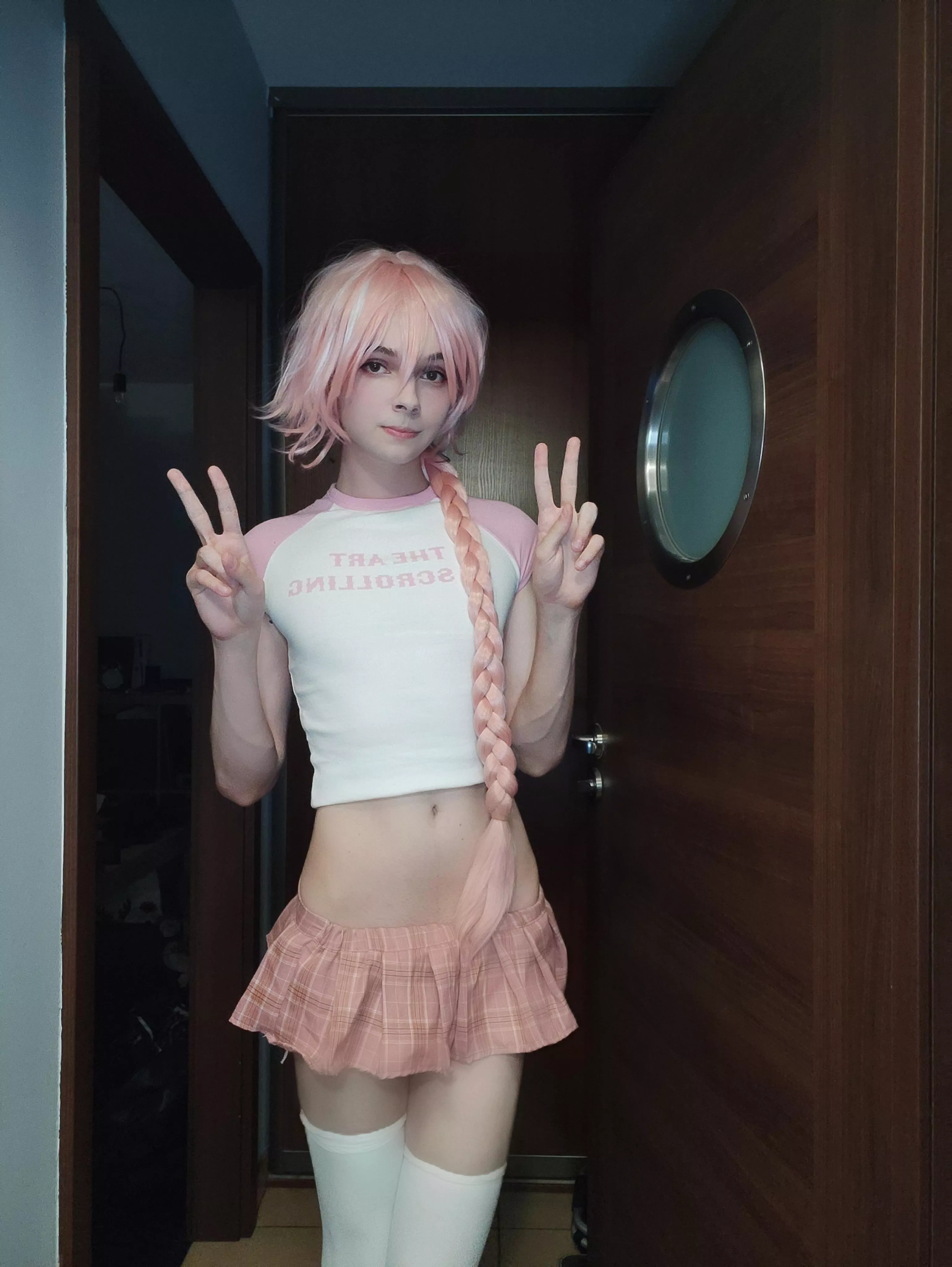 Rate my Astolfo cosplay 1-10 :3