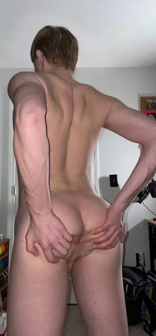 Show me how strong gaming has made your fingers ;)