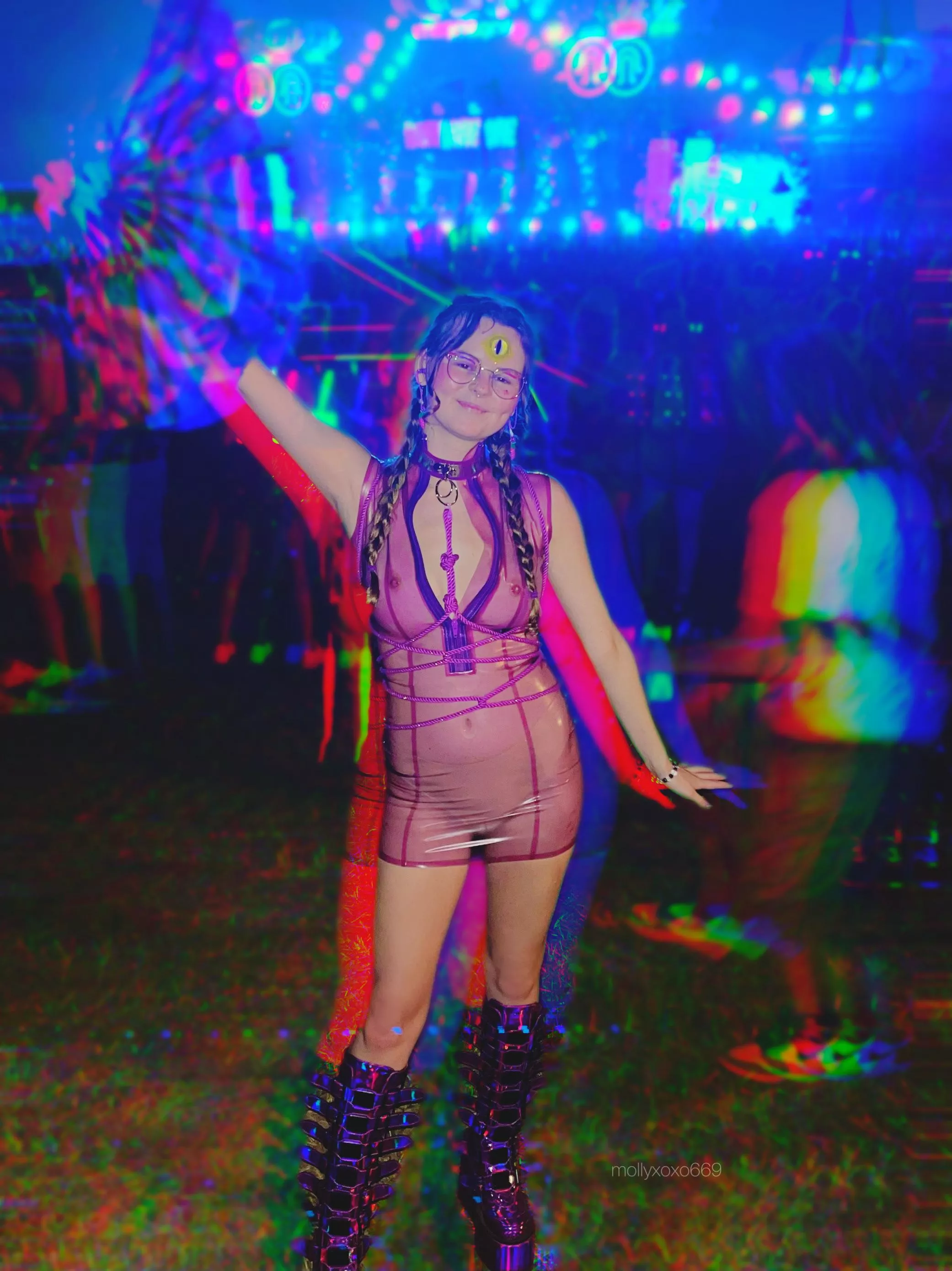 Thinking about wearing this latex dress to imagine again! It sure got me a lot of compliments 😅