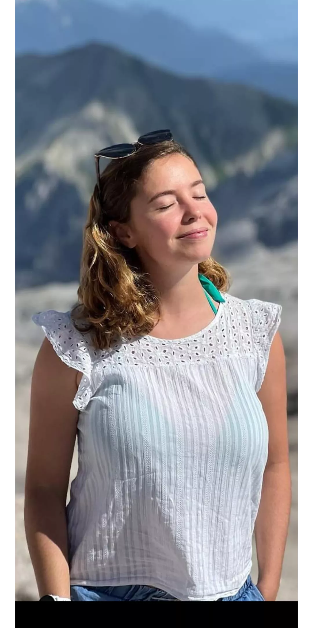 Visible bikini lines