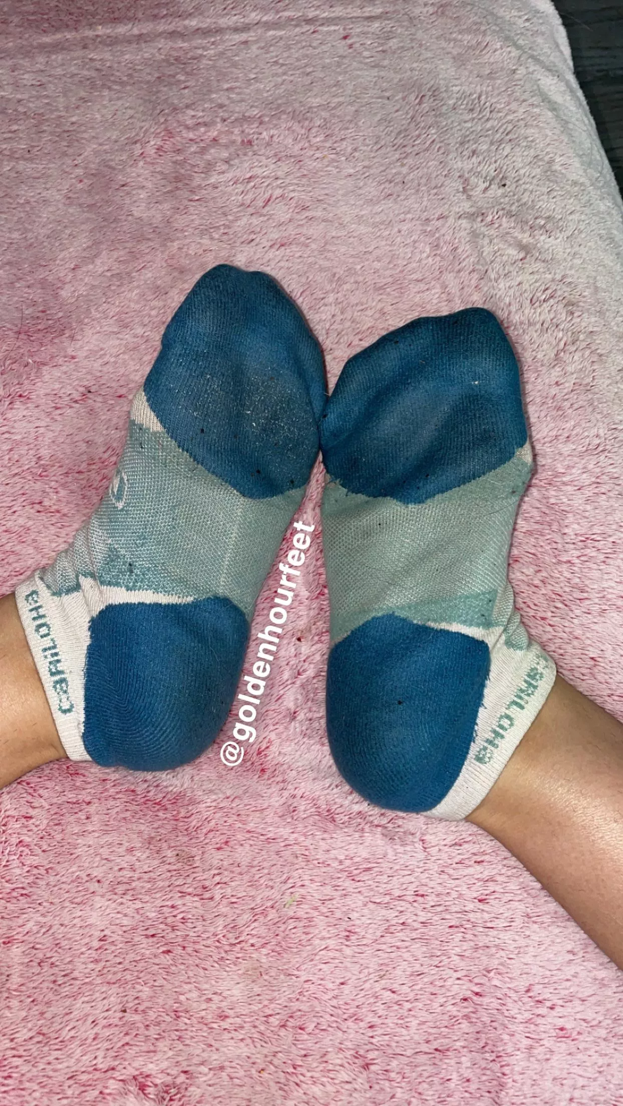 Wanna put my smelly socks in your mouth? 🥰 [selling]