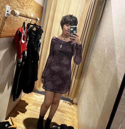 went to the mall yesterday and tried on some clothes :3 wish i could have gotten this dress );