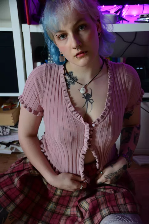 You can even see my lingerie through my top ;)