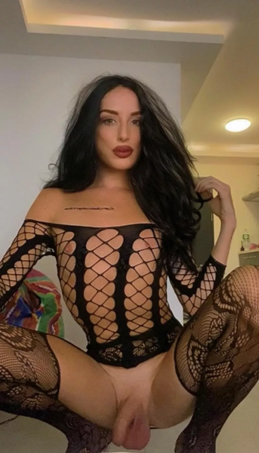 Are you ready to worship me and become mummy’s bitch 😈🇬🇧🏳️‍⚧️🍆