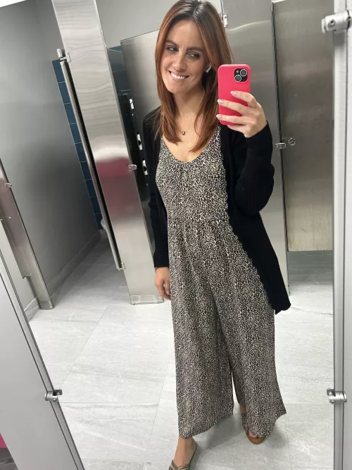 beautiful greetings from a cute girl. [F]