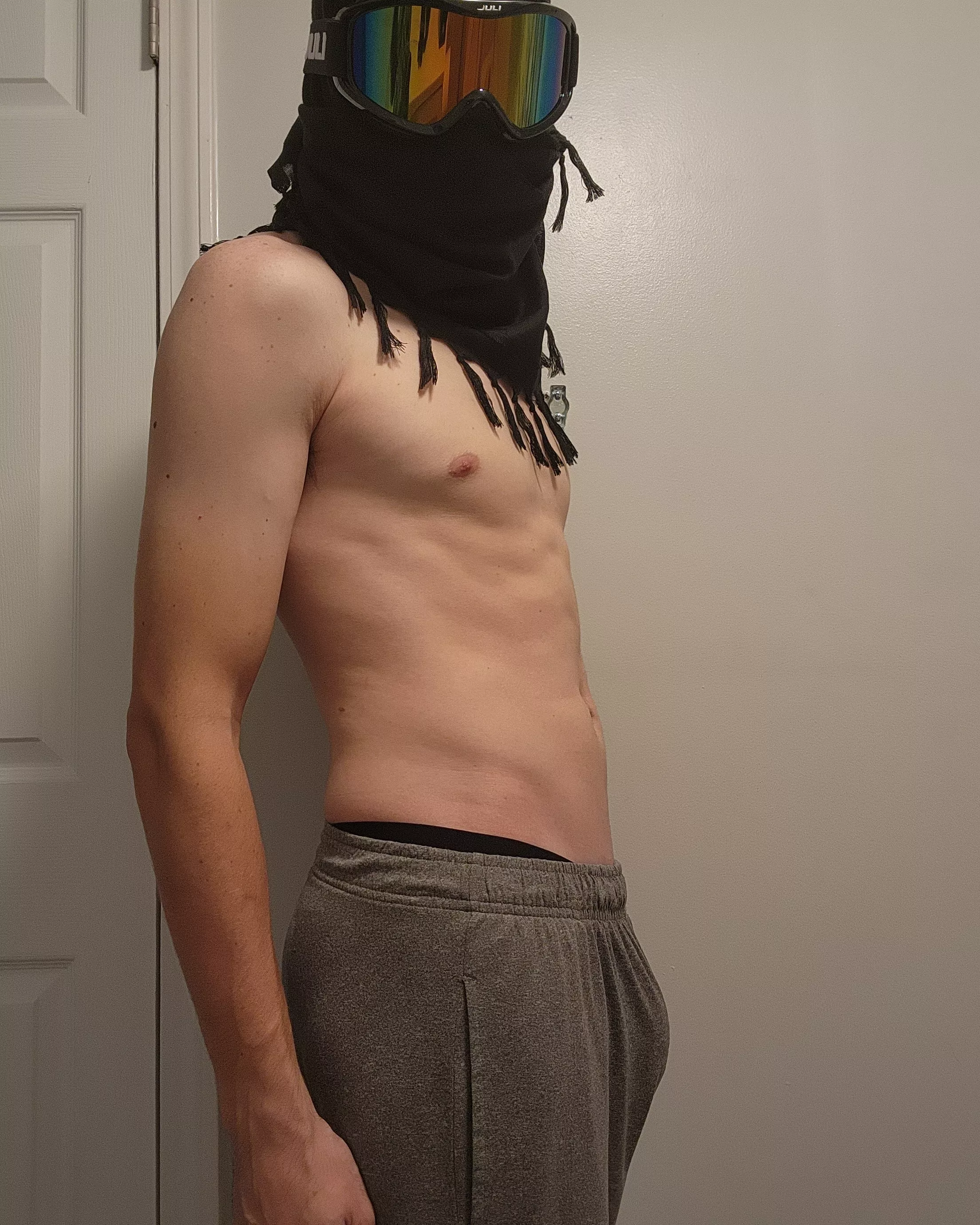 Bulging grey sweats, what more is there to say? 🤷