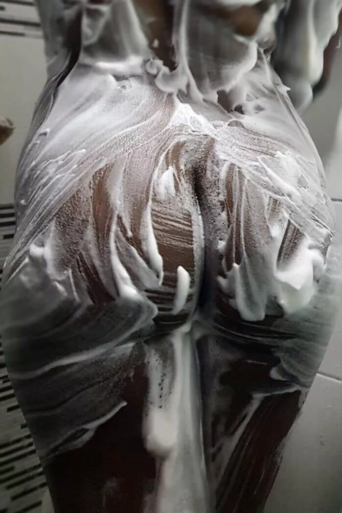 Follow me into the shower 👀