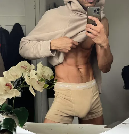 How you like my bulge?