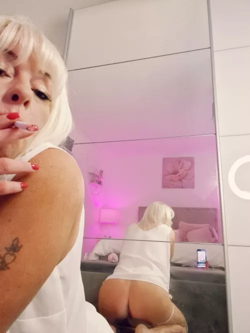 How's the cheeky view ? 🚬 (45)