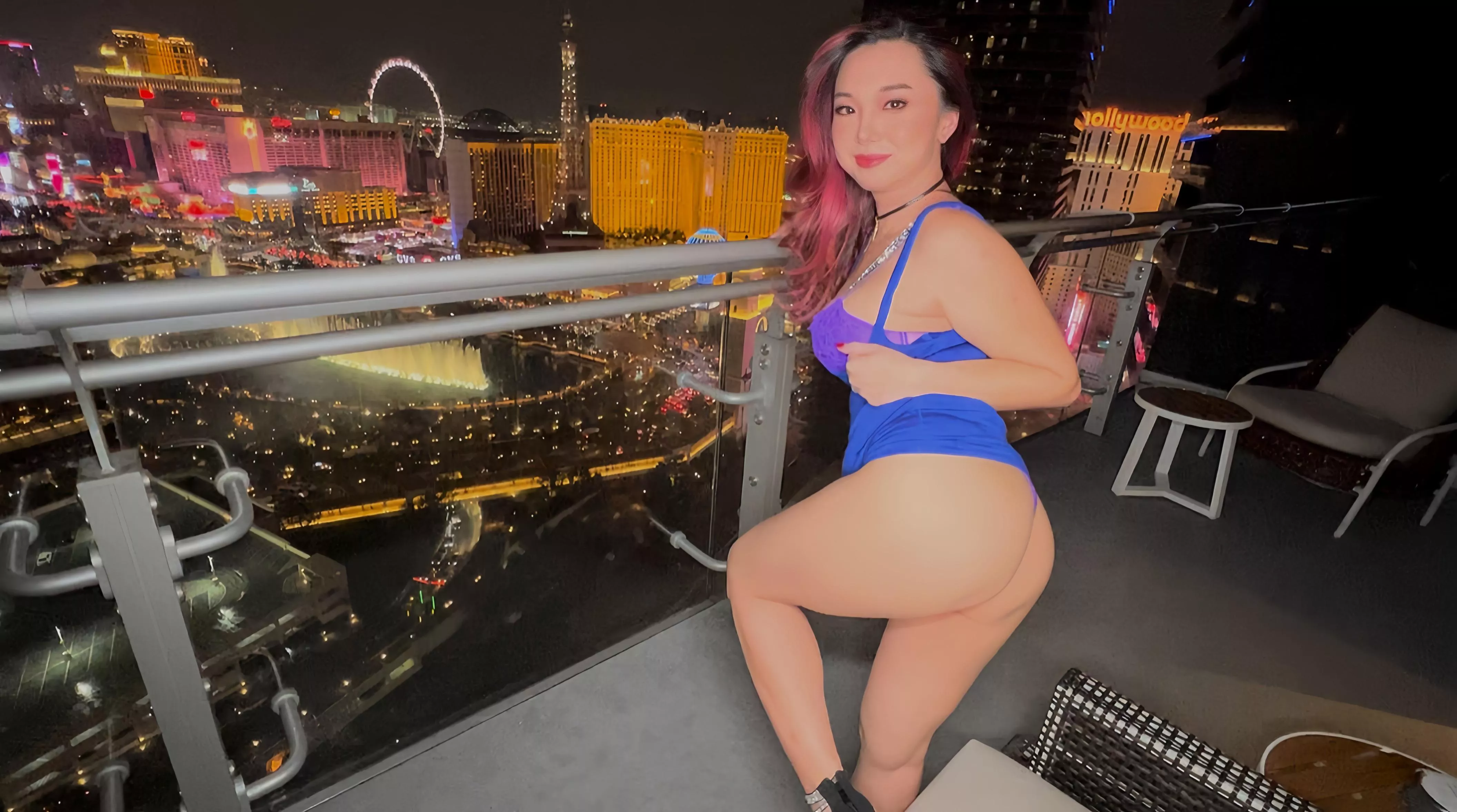 Hubby loves when I send him pics of me in random hotel rooms. The view was quite nice as well!